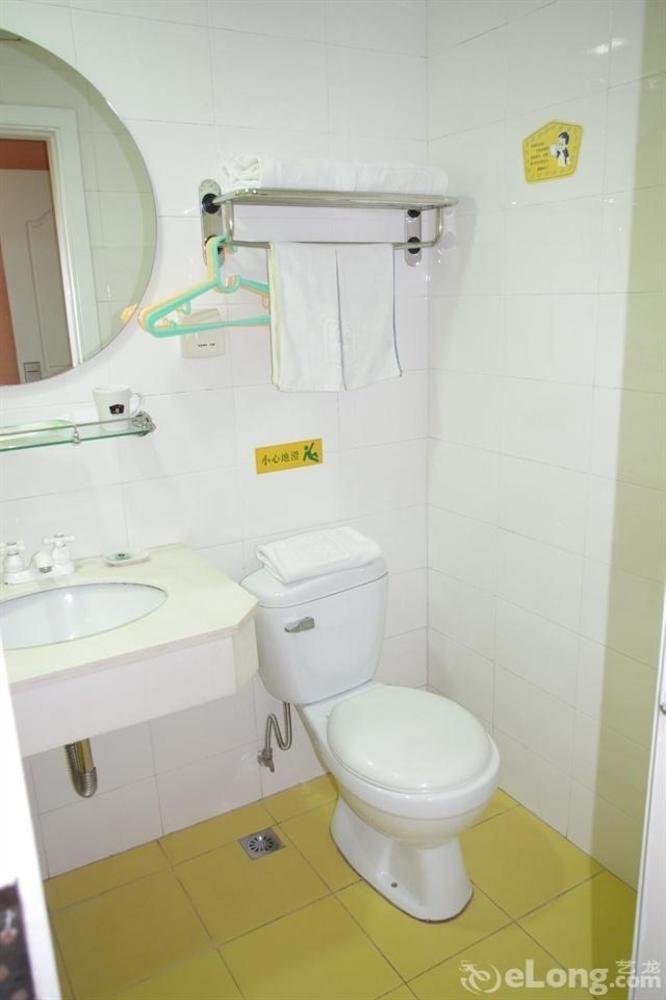 Hotel Guangdong Of Foreign Studies Baiyun Avenue 2*