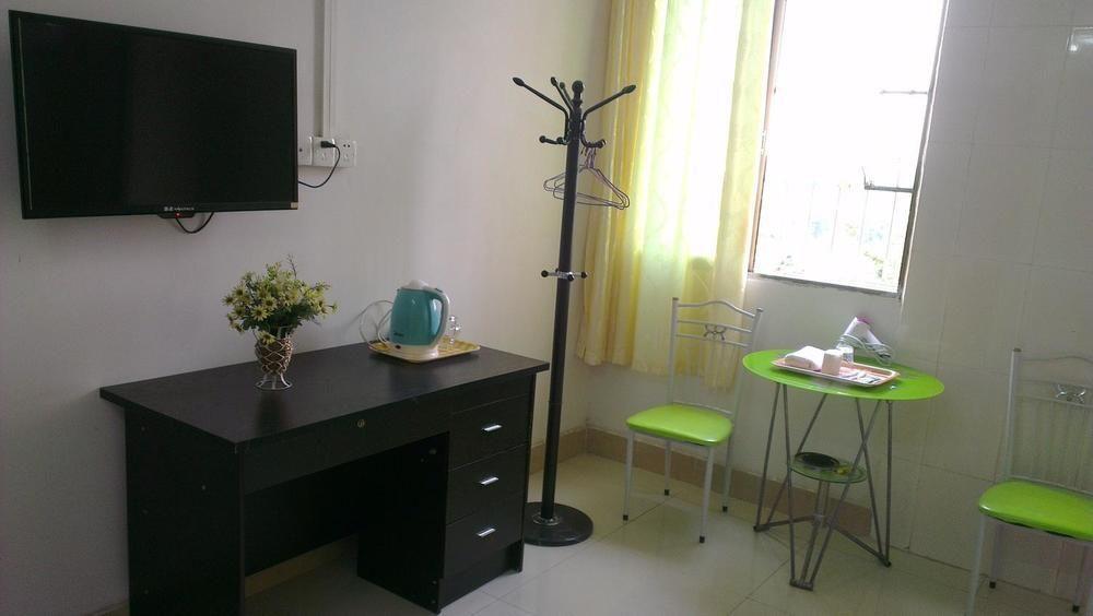 Junhua South Railway Station Hotel 4*