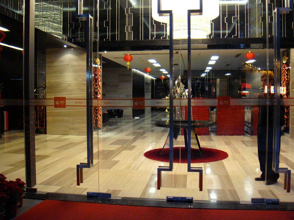 Q-city Hotel
