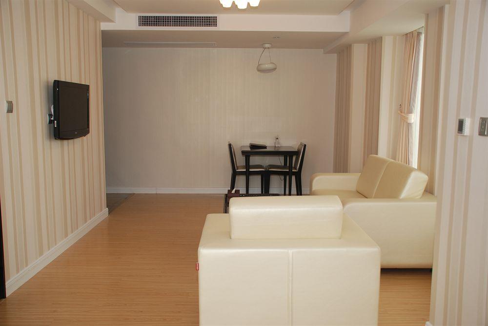 Q-city Hotel