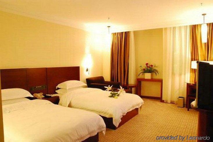 Paco Business Long Kouxi Hotel