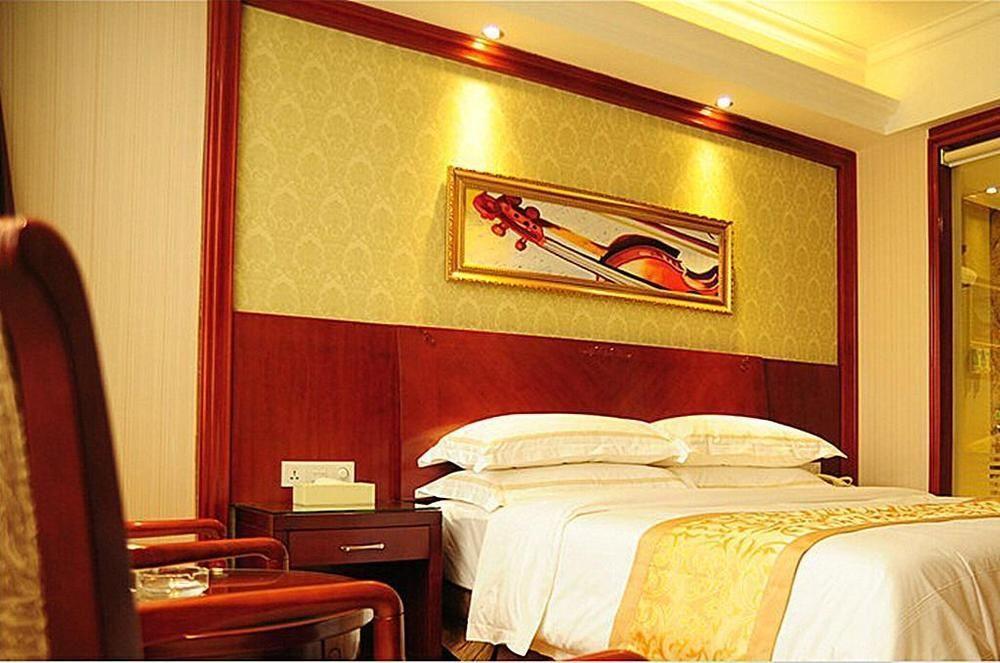 Vienna Dekang Road Hotel 3*