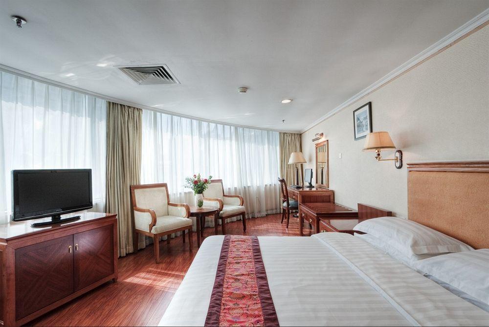 Yingshang Gangding Longkou West Hotel 3*