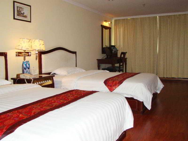 Yingshang Gangding Longkou West Hotel 3*