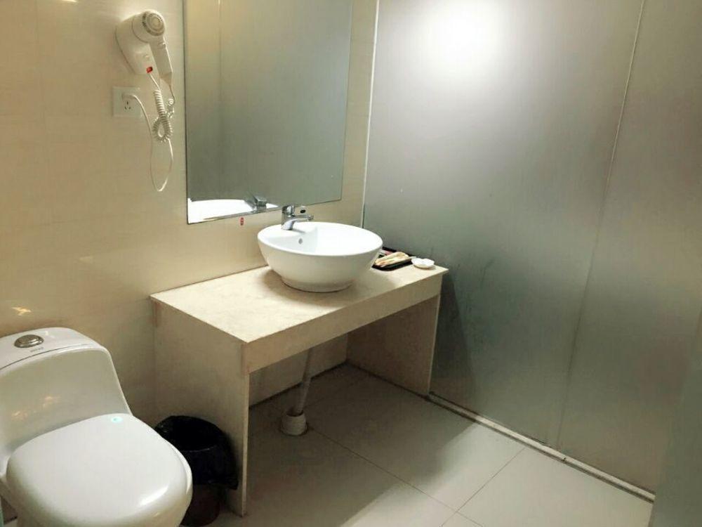 Guangdong Konggang Hotel 3*