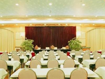 Nanfang Yiyuan Hotel 3*