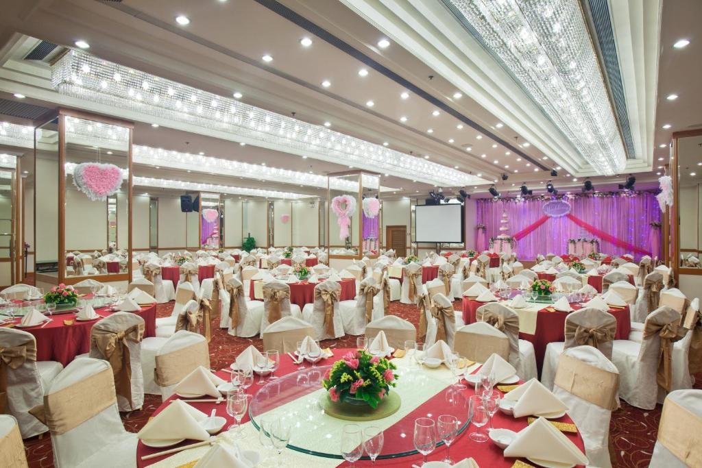 Centre Hotel 4*