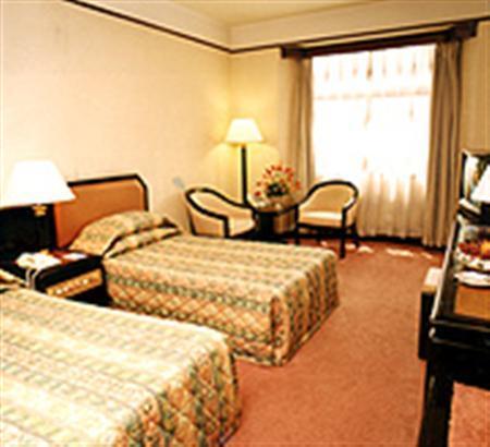 Hotel Zhujiang Overseas 3*