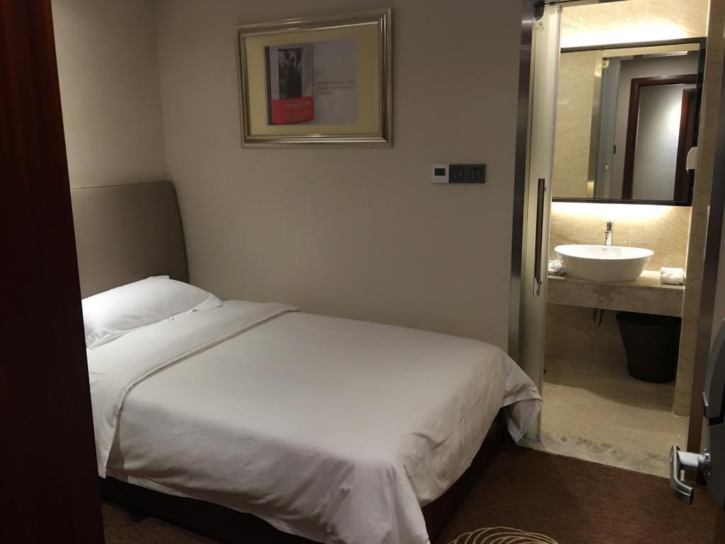Hotel Guangxuan 4*