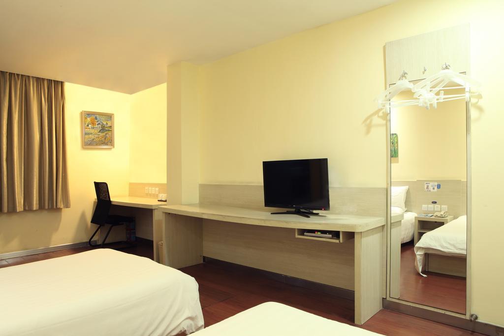 Hanting Memorial Hall Subway Station Hotel *