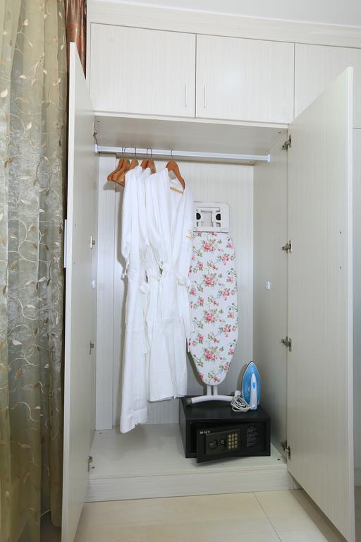 Yoyo International Hotel-the Legend Building-1mins To Line5 Taojin Stn-free Shuttle Bus For Fair Apartment Guangzhou
