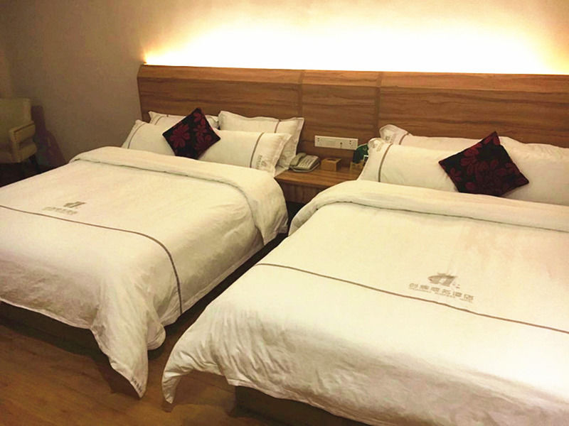 Chuanghui Business Hotel 3*