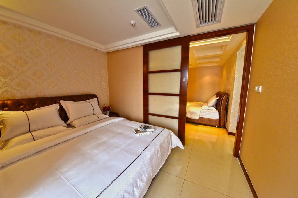 East International Apartment Yi De Road Metro Station Branch Apartment *