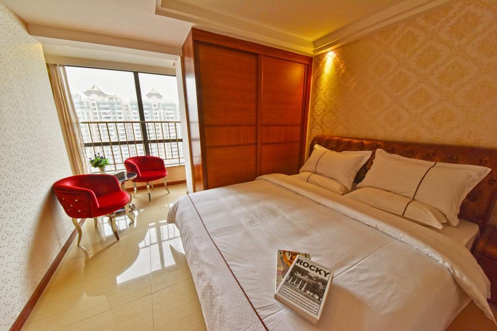 East International Apartment Yi De Road Metro Station Branch Apartment
