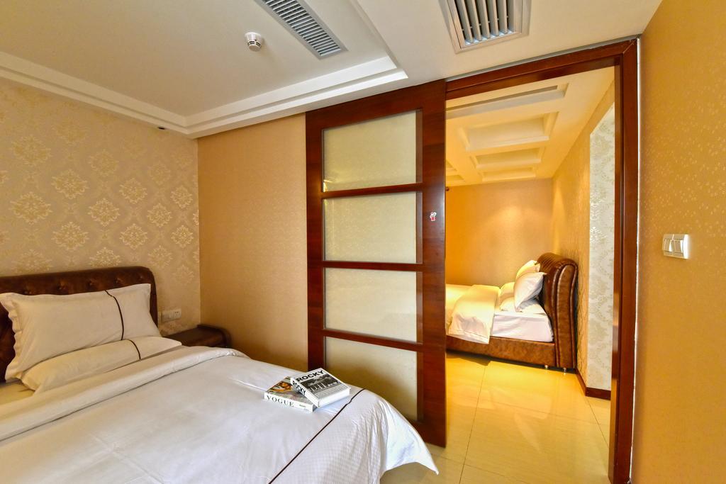 Apartment East International Apartment Yi De Road Metro Station Branch *