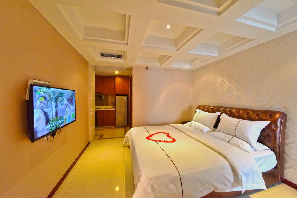 East International Apartment Yi De Road Metro Station Branch Apartment