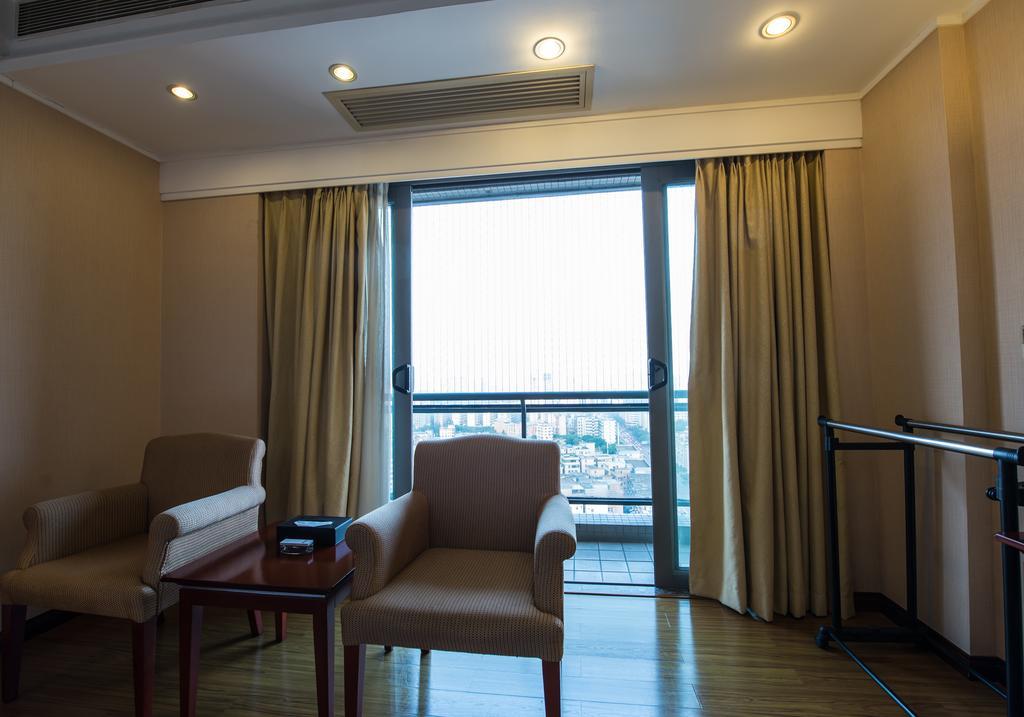 Yinfeng North Station Branch, Huacheng Road Subway Station Branch Aparthotel