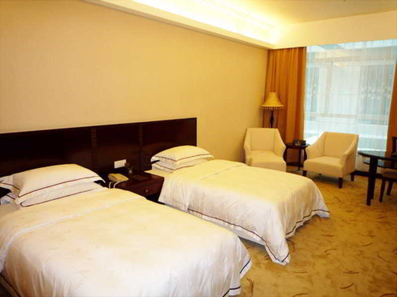 Yifeng Hotel 3*