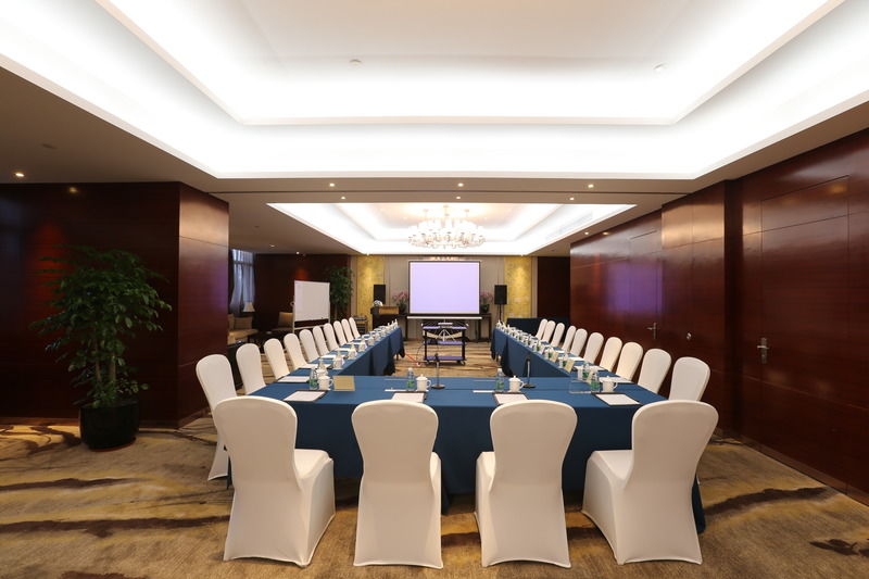 Hotel Country Garden Kylin Airport 5*