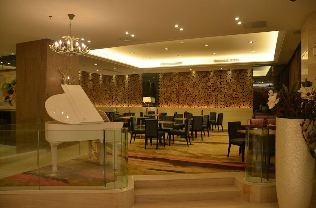 Phoenix Mountain Hotel 4*