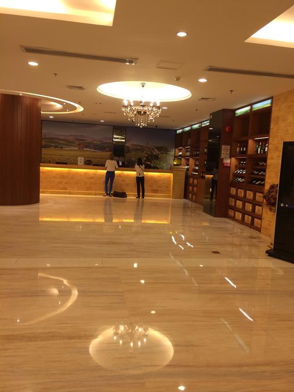 Orange Select Huanshi East Road Hotel 3*