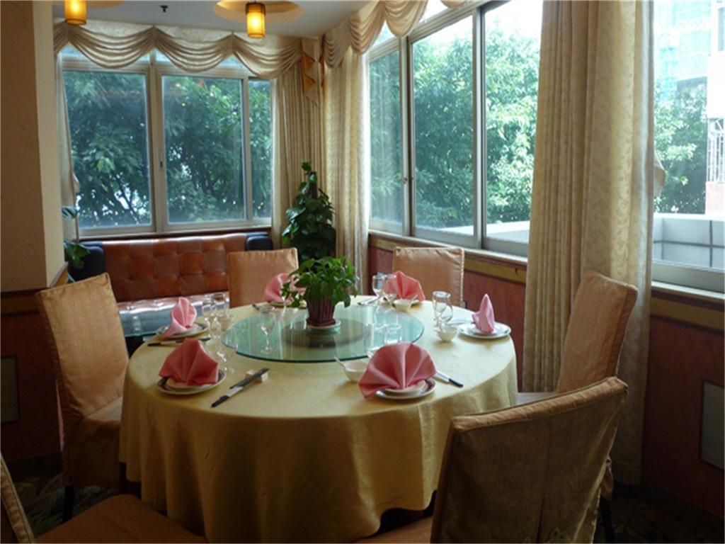 Hotel Skyline Plaza 4*