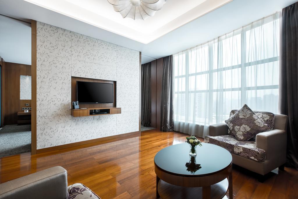 Vanburgh - Free Shuttle Bus Transfer During Fair Hotel 5*