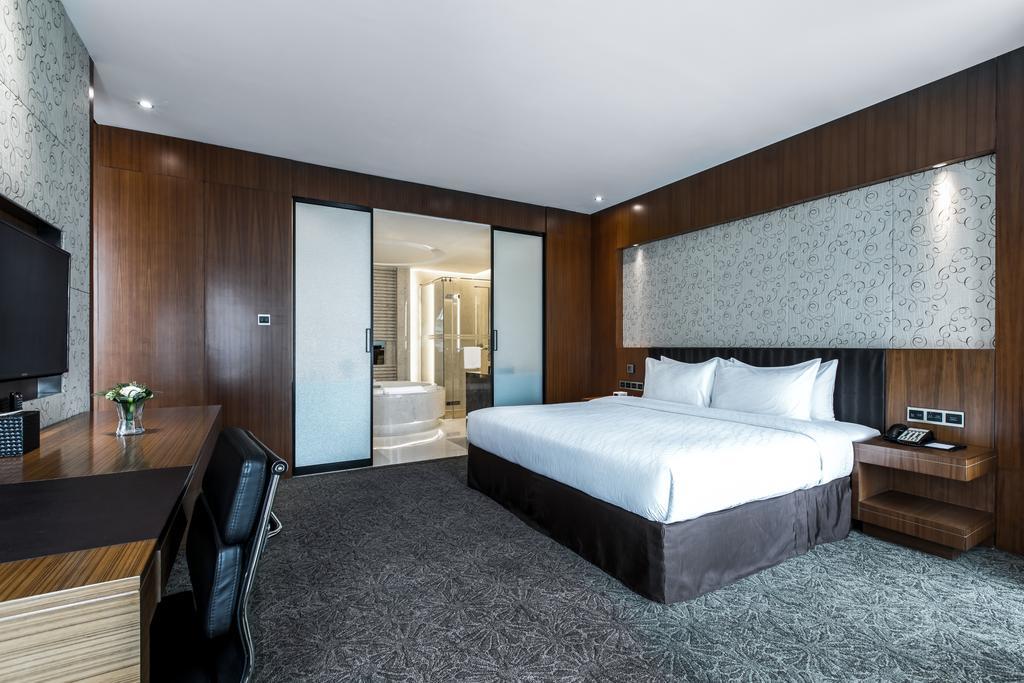 Vanburgh - Free Shuttle Bus Transfer During Fair Hotel 5*