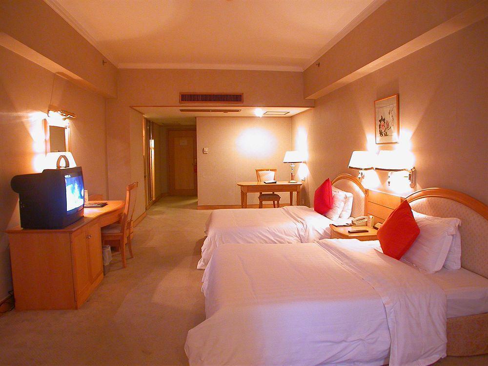 Hotel Gangrun Beijing Road Branch 4*