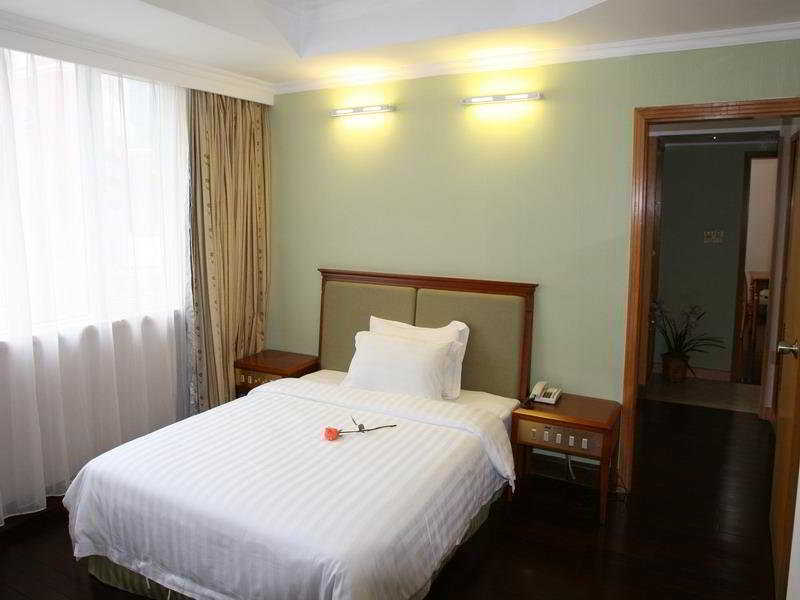 Guangdong New Tianhe Hotel 3*