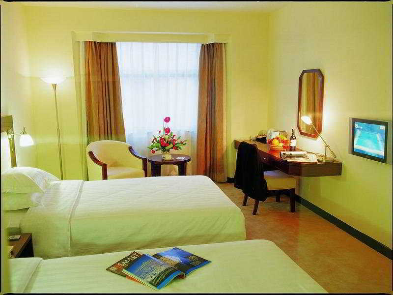 Hotel Zhujiang Overseas 3*