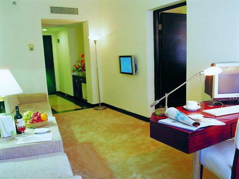 Zhujiang Overseas Hotel 3*