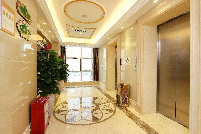 Vienna International Luogang Wanda Plaza 3*