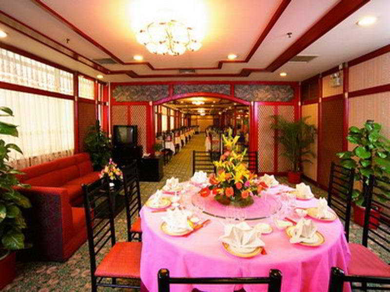 Zhujiang Overseas Hotel 3*