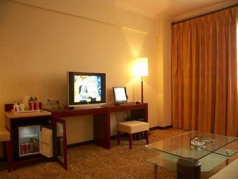 Pa Zhou Plaza Hotel 3*