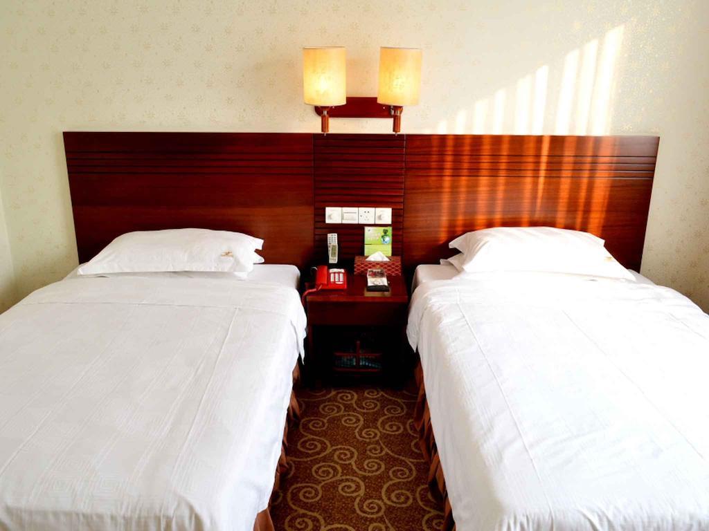 Pa Zhou Plaza 3*