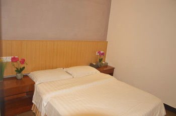 Yimi Baogang Dadao Station Branch Hotel 3*