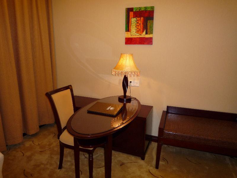 Yifeng Hotel 3*