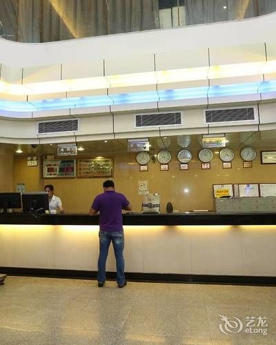 Yile Hotel 2*