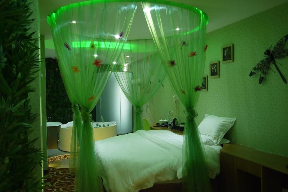 Theme Was Love Jiangwan Branch Hotel 2*