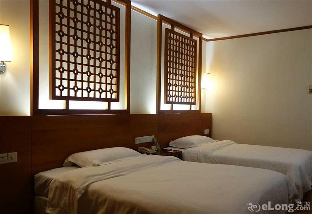 Seaman Hotel-line 2 Jiangnanxi Station 4*
