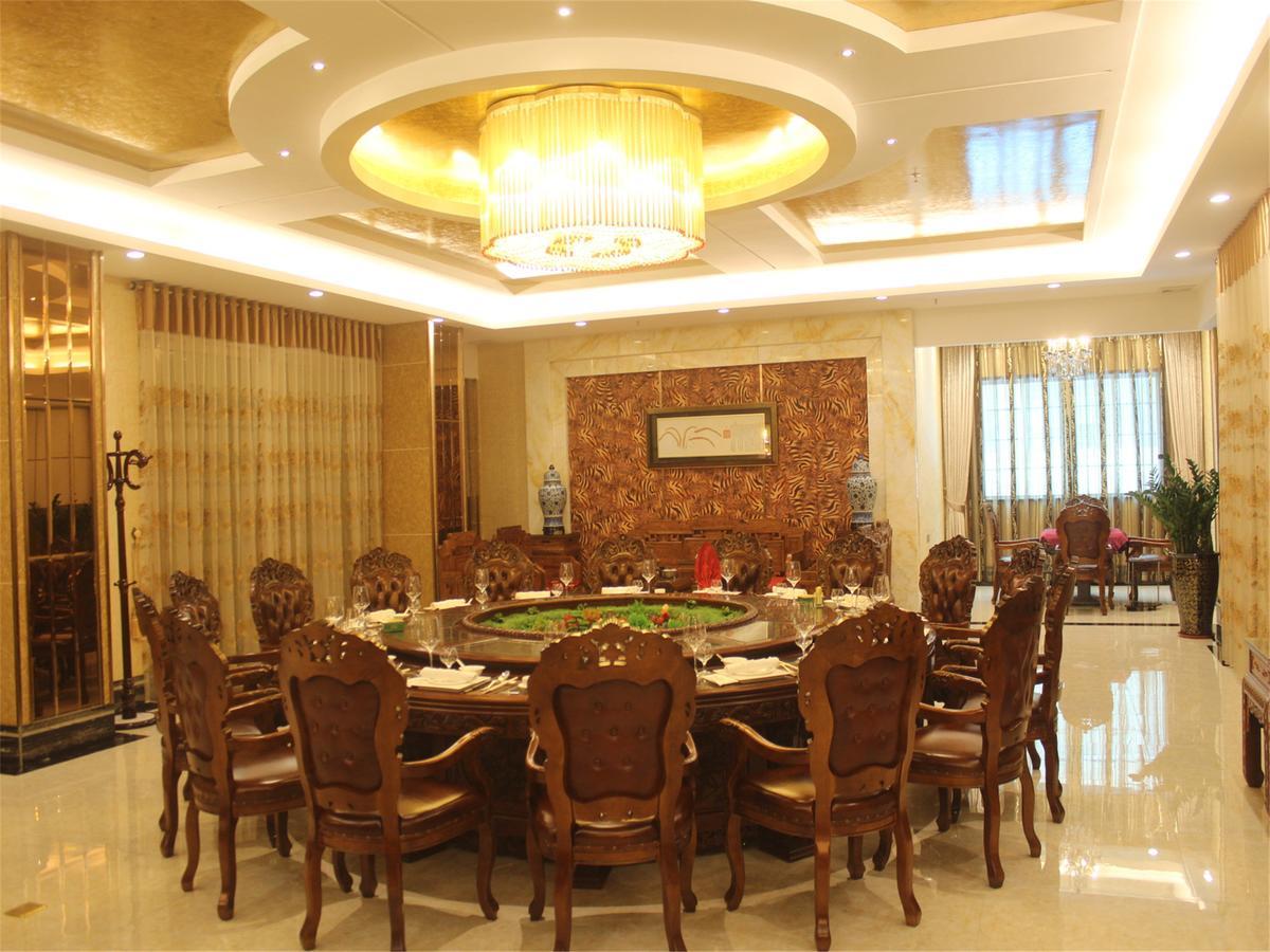 Hotel Vienna Airport 4*