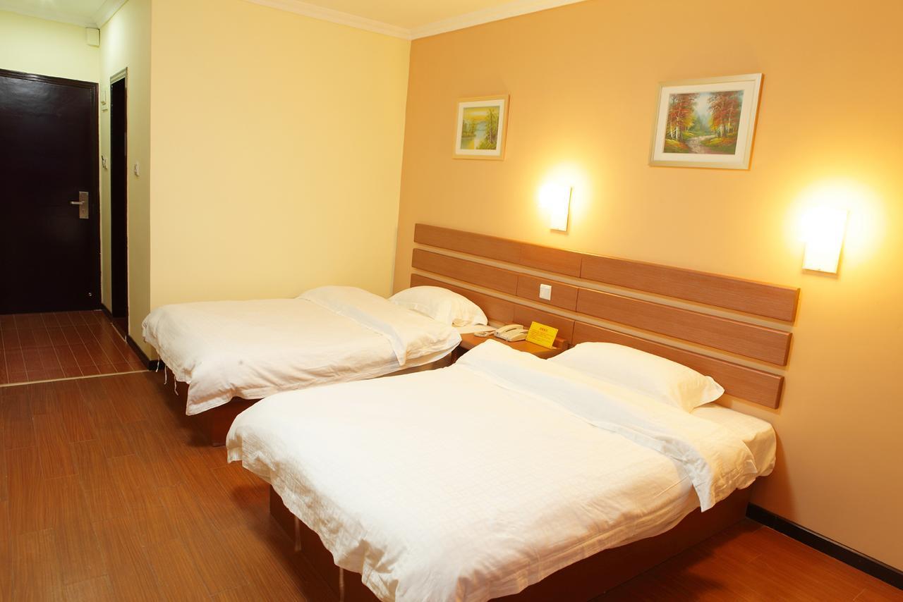 Bao Li Feng Hotel 3*