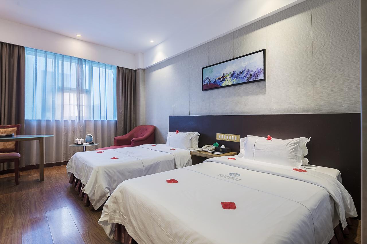 Insail Hotel 3*