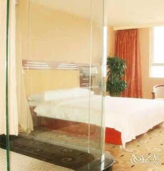Chenyue Hotel 3*