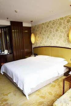 Hotel Kaiserdom Huayue 3*