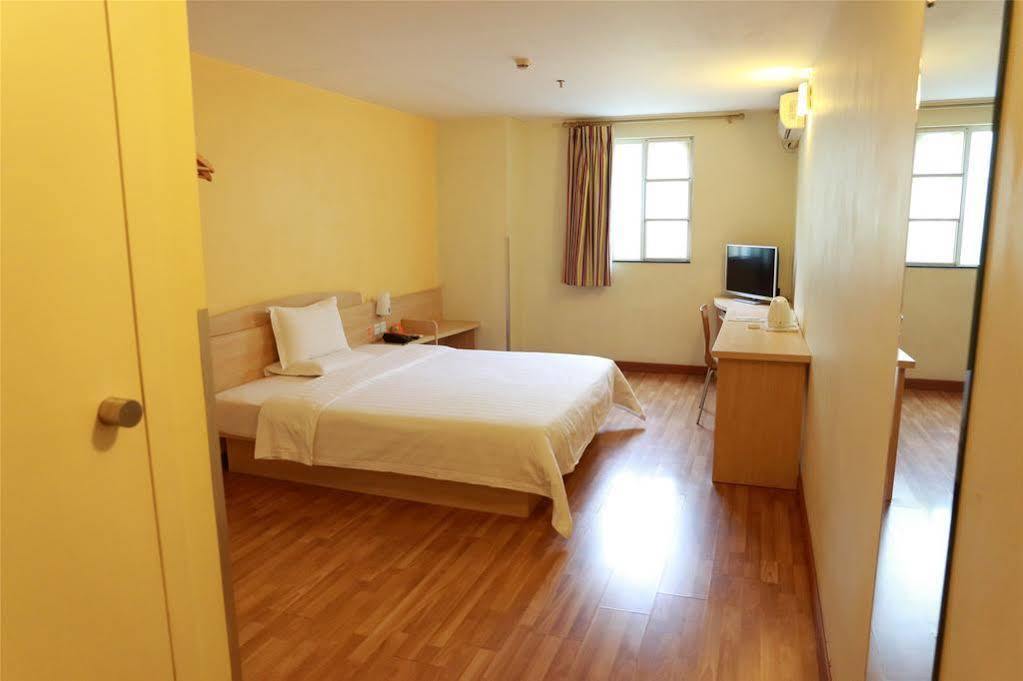 7 Days Hotel