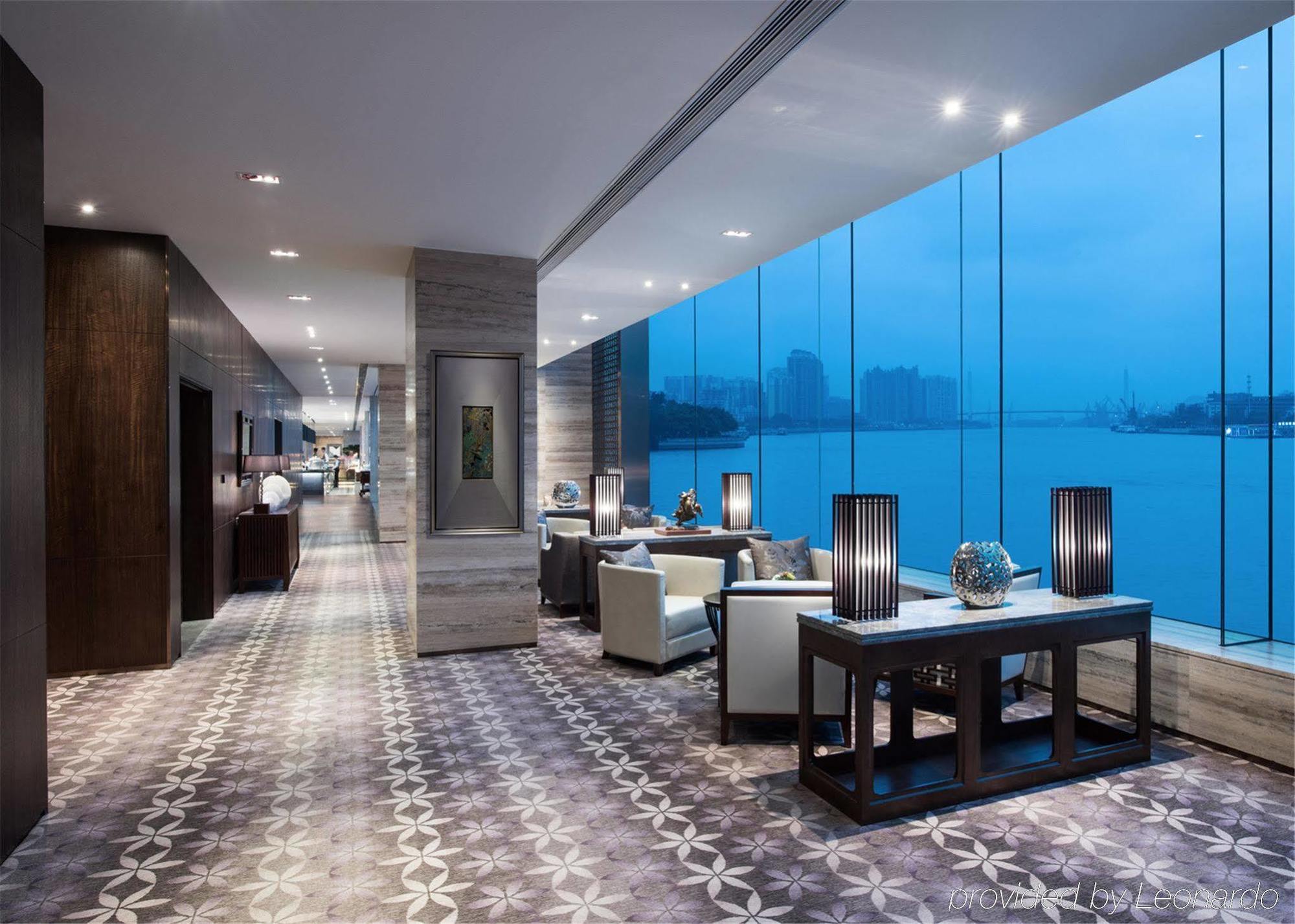 White Swan Hotel 5*