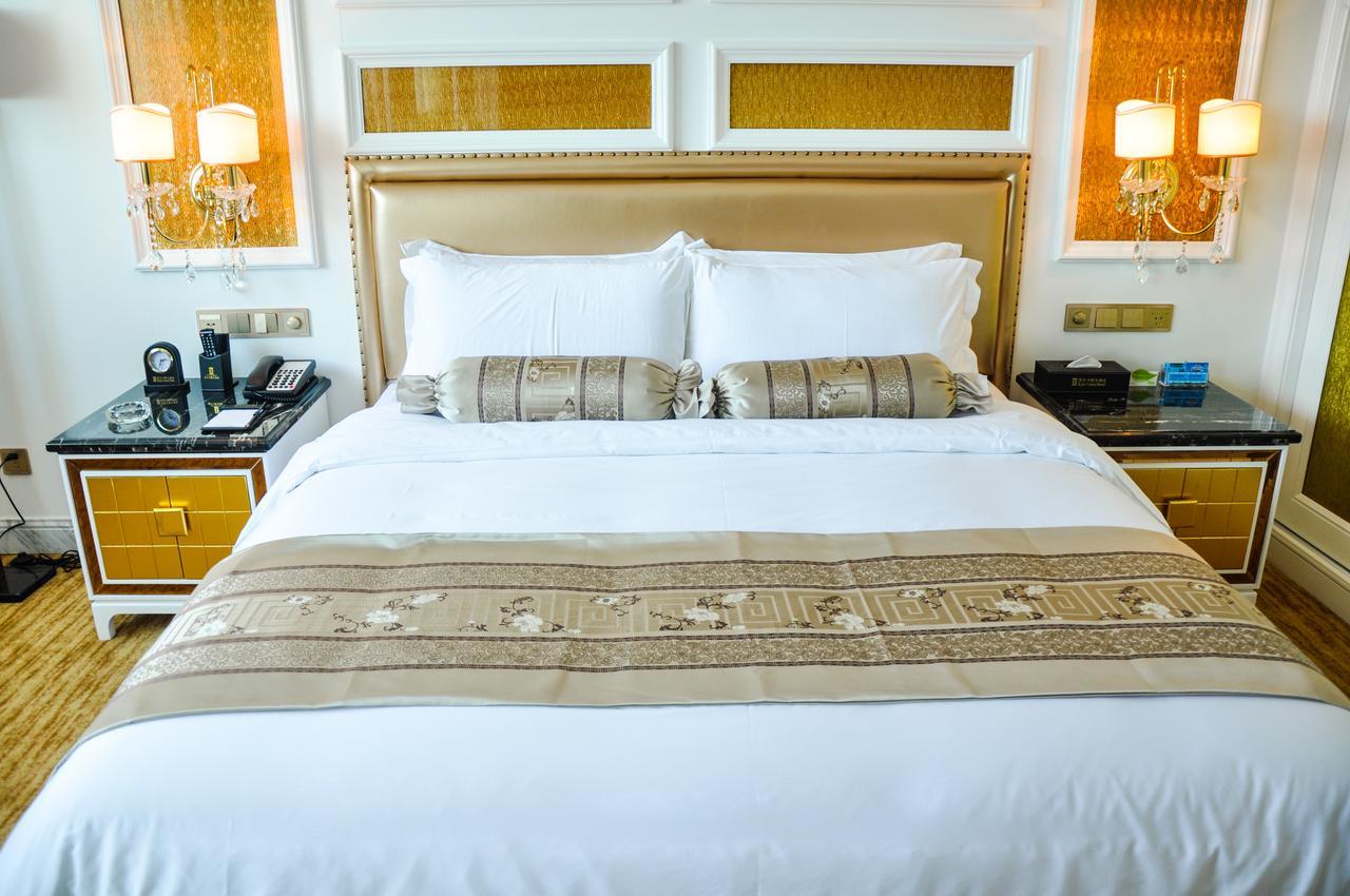 Kyle Caton Hotel 4*