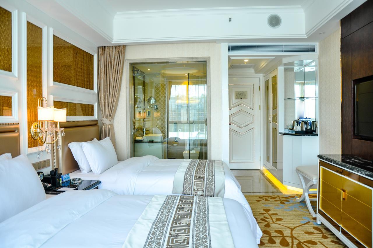 Kyle Caton Hotel